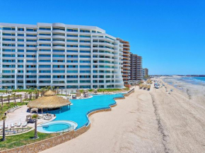 Modern 2BR Gem oIconic Sandy Beach